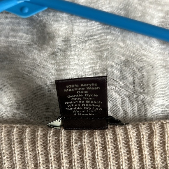 ANN TAYLOR‎ FACTORY Shimmer Knit Sweater
Long sleeve top - Picture 4 of 5